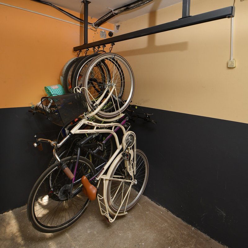 Zidni i plafonski držači - vešalice za bicikle
